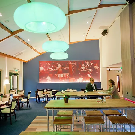 50|50 Belmont Отель 3*